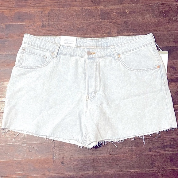 H&M Pants - NWT H&M 90’s boyfriend Shorts